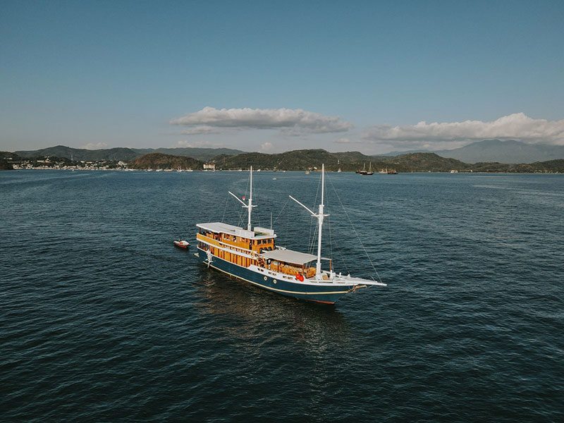 versace-jaya-boat-13